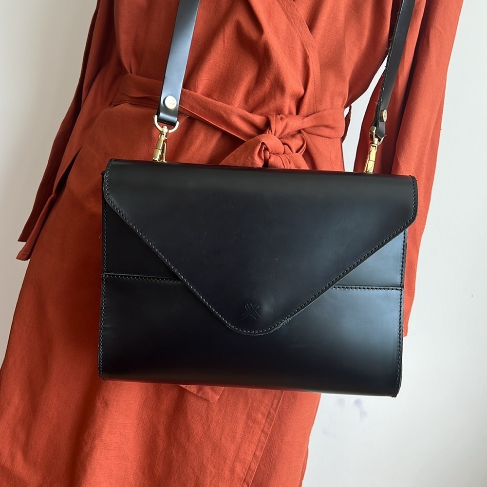 Black leather pocket clutch & crossbody bag - Picture 4 of 13